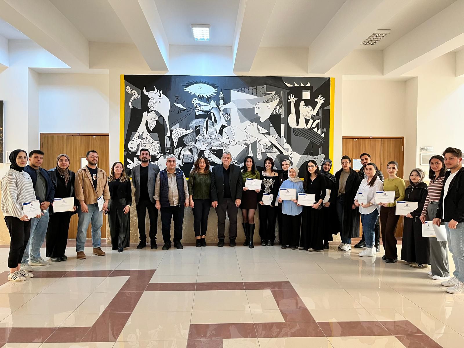 Fakültemiz Binasında Gerçekleştirilen Duvar Resimleri İçin Belge Takdimi Gerçekleştirildi.